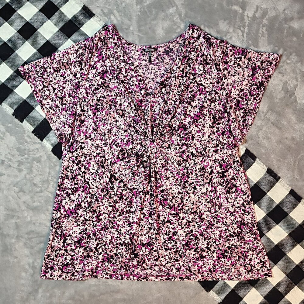 1X | Daisy Fuentes | Speckled Short Sleeved Ruched V-Neck Blouse